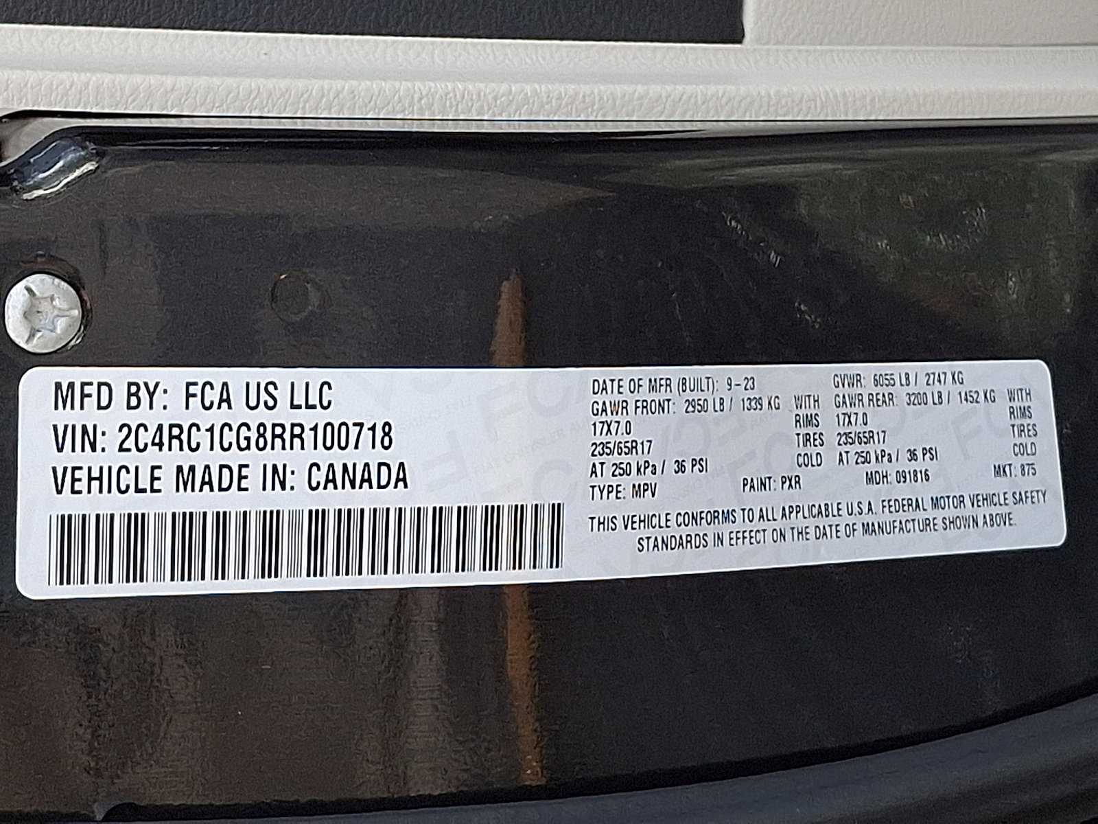 Used 2024 Chrysler Voyager LX image 27