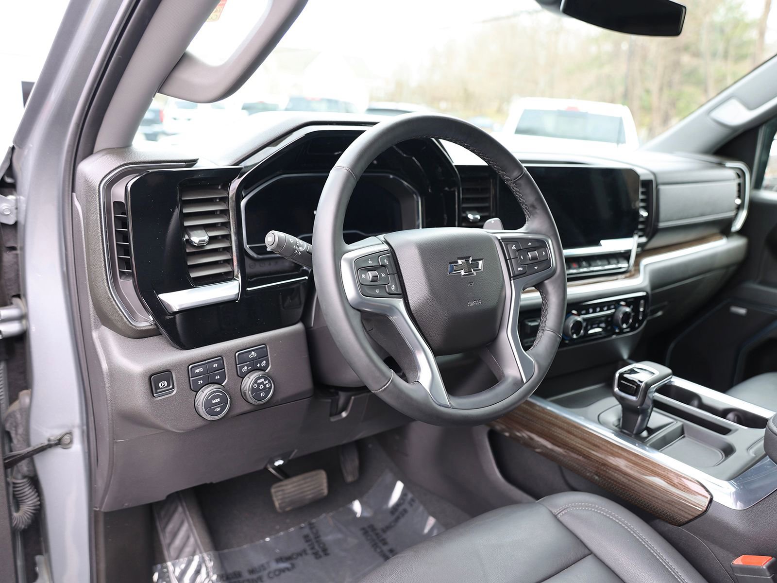 Used 2025 Chevrolet Silverado 1500 LT Trail Boss w/ Convenience Package II image 22