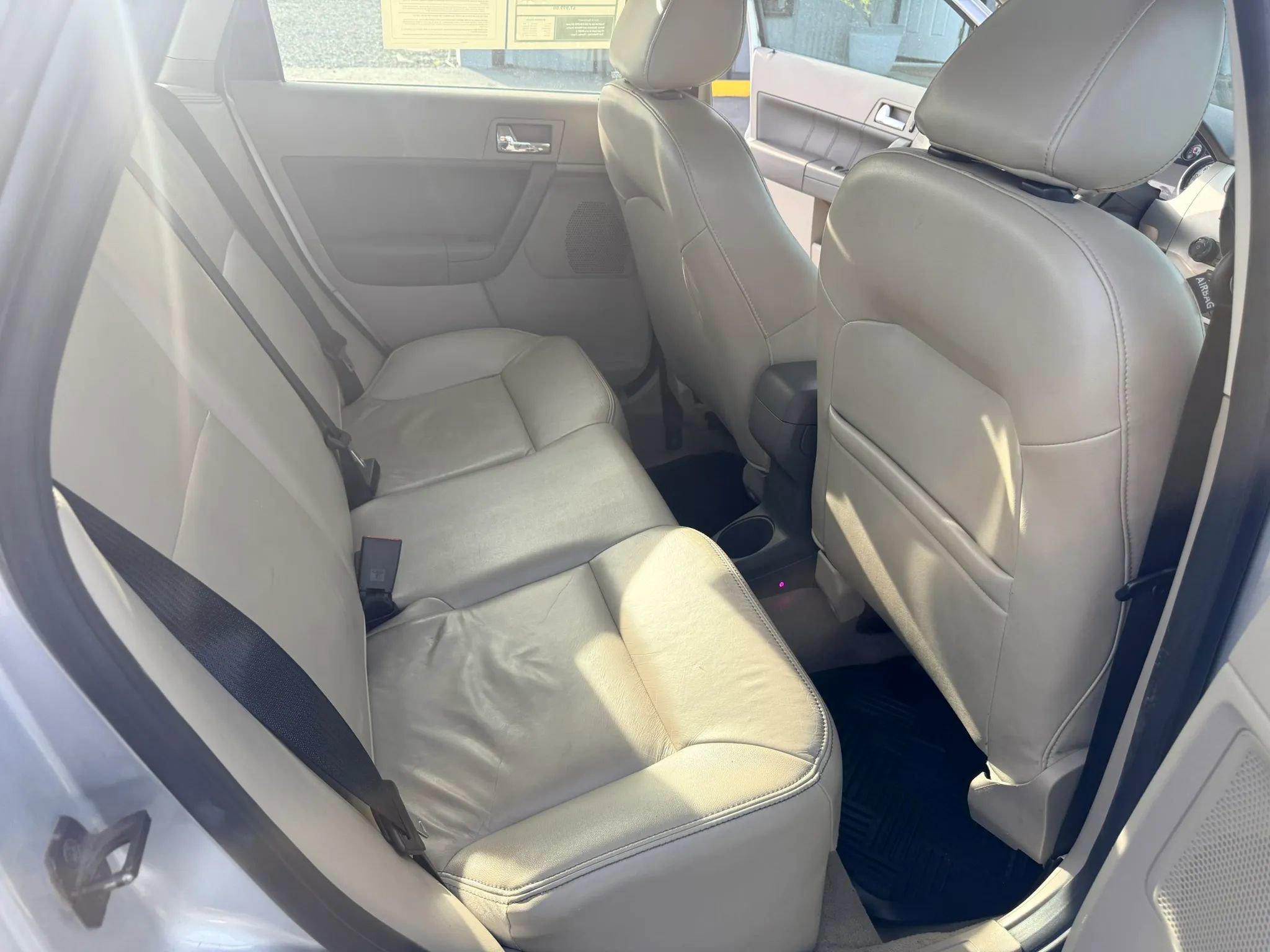 Used 2010 Ford Focus SEL FWD image 31