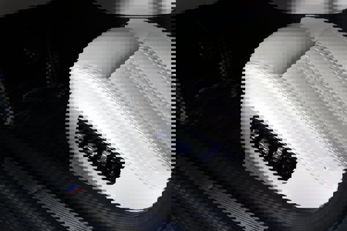 Used 2023 BMW 530e 530e w/ M Sport Package image 11