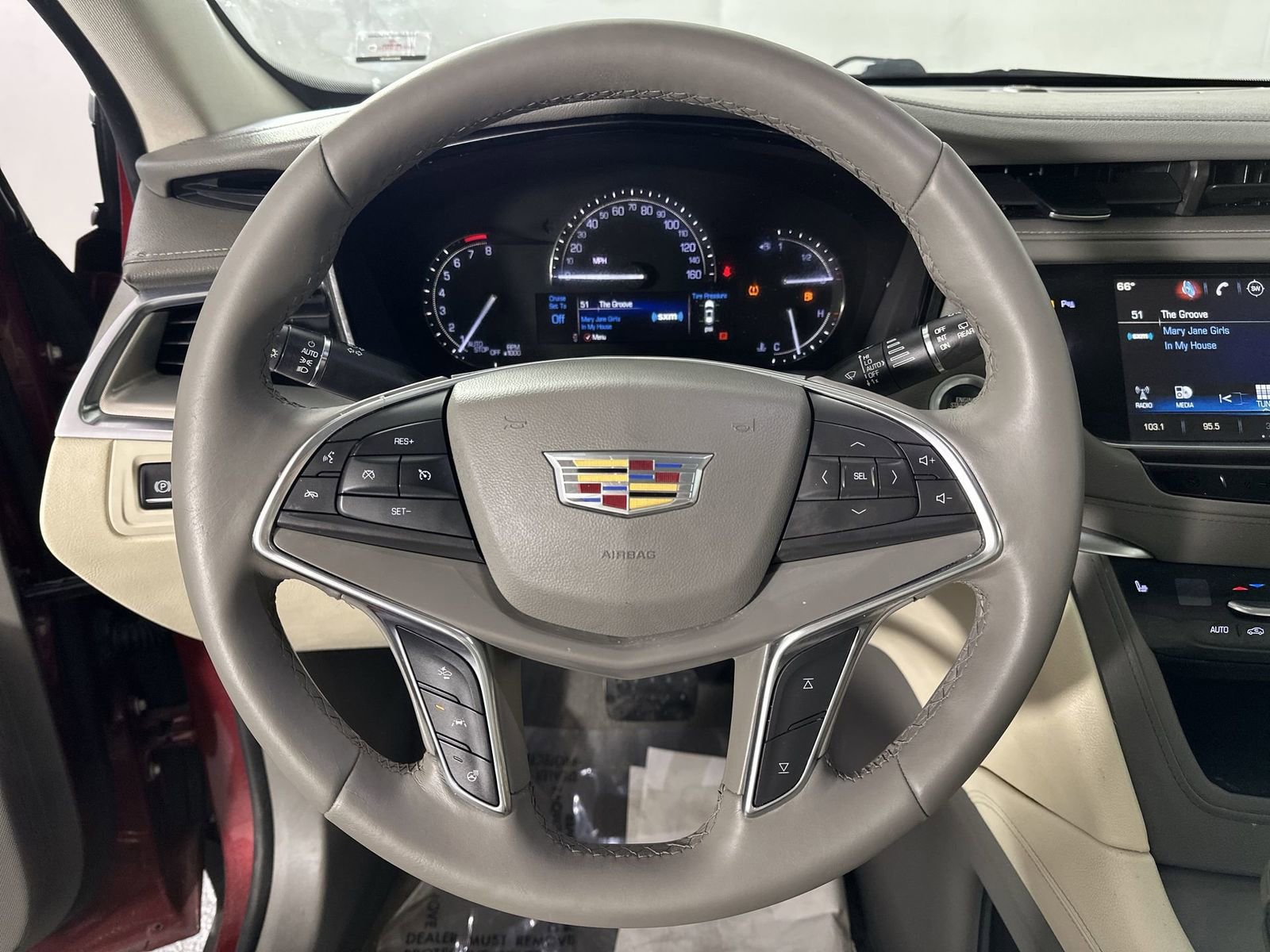 Used 2018 Cadillac XT5 Luxury w/ Driver Awareness Package image 18