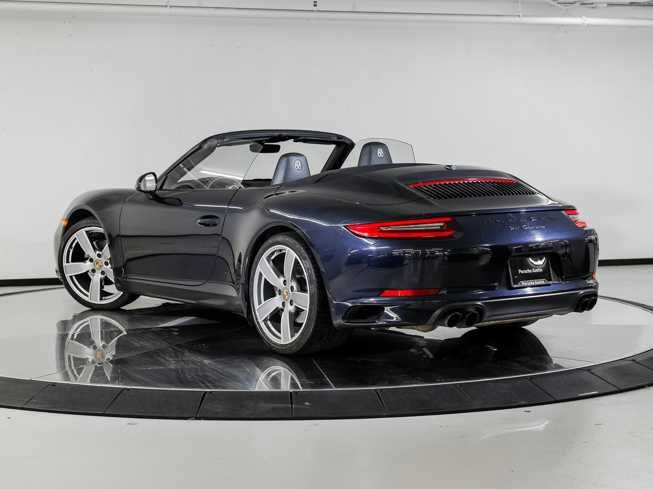 Used 2017 Porsche 911 Carrera 4 image 3