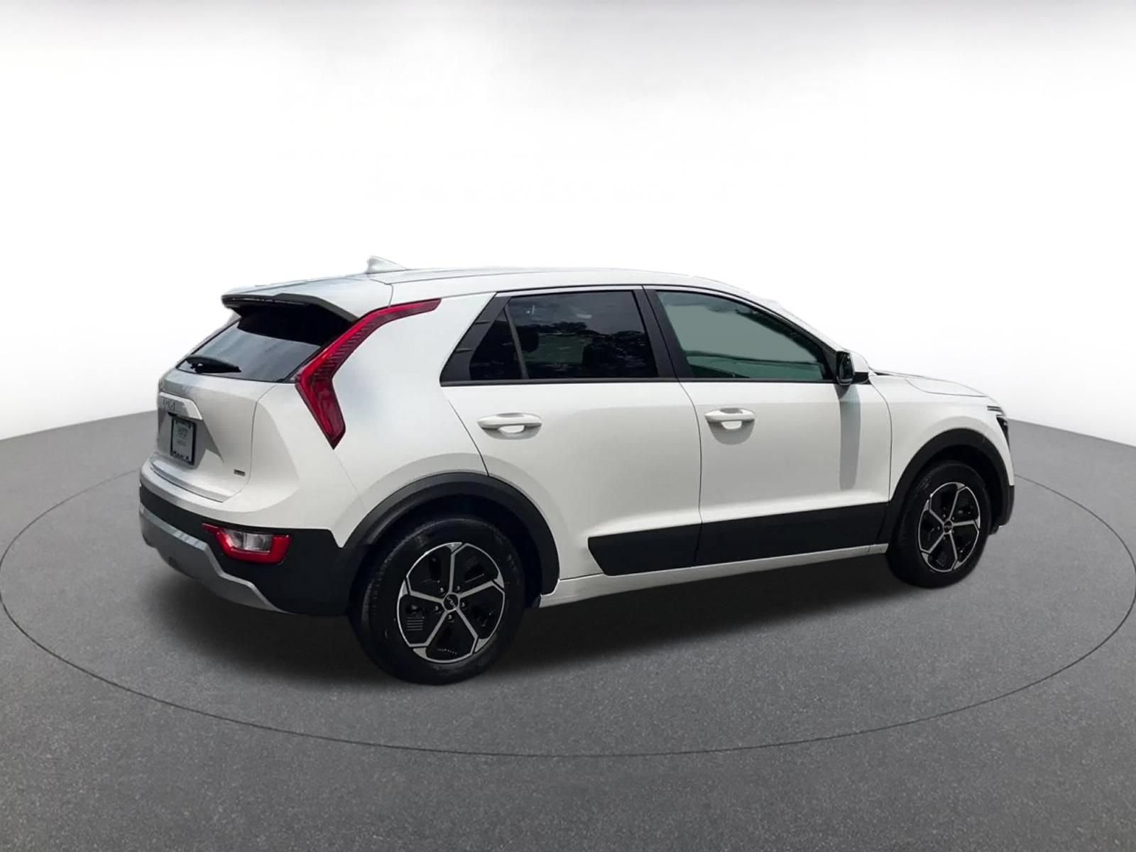 Used 2026 Kia Niro LX FWD image 15