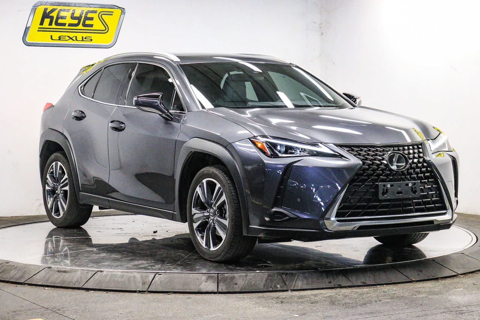 Used 2022 Lexus UX 200 w/ Accessory Package (Z2) FWD image 5