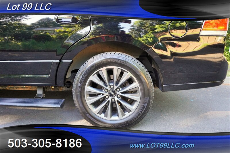 Used 2017 Lincoln Navigator Select AWD/4WD image 3