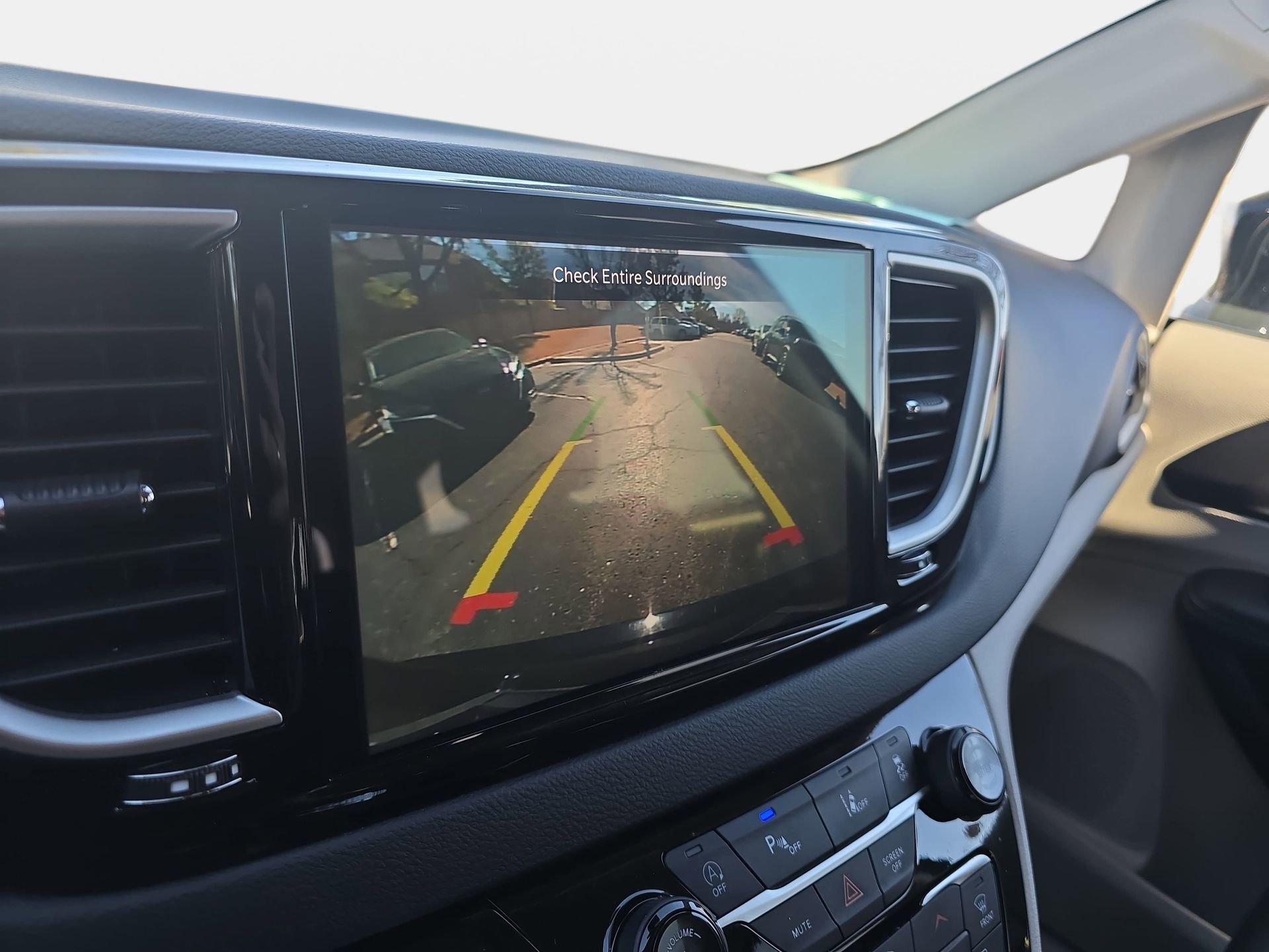 Used 2024 Chrysler Pacifica Touring-L image 23