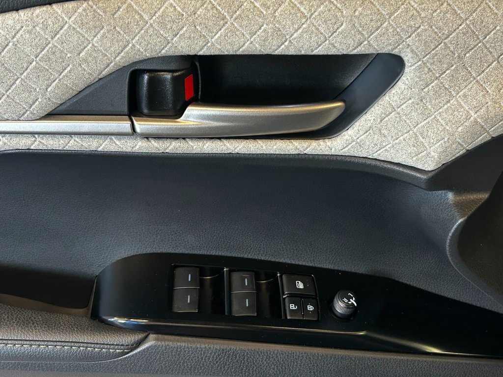 Used 2025 Toyota Camry XLE image 18