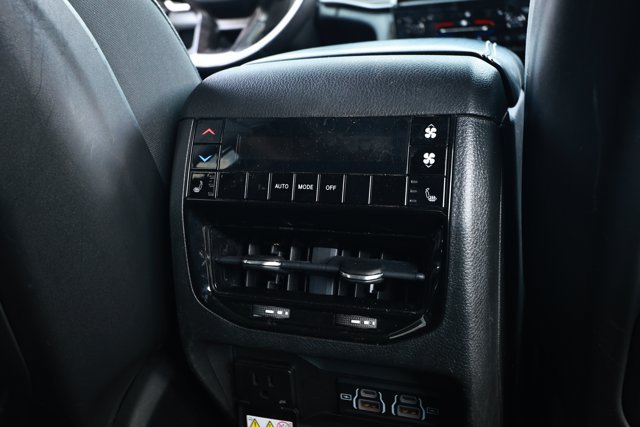 Used 2021 Jeep Grand Cherokee L Limited AWD/4WD image 33