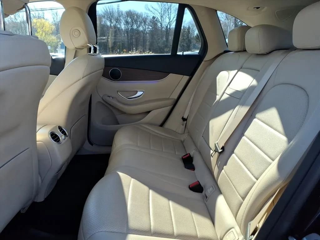 Used 2022 Mercedes-Benz GLC 300 4MATIC image 23