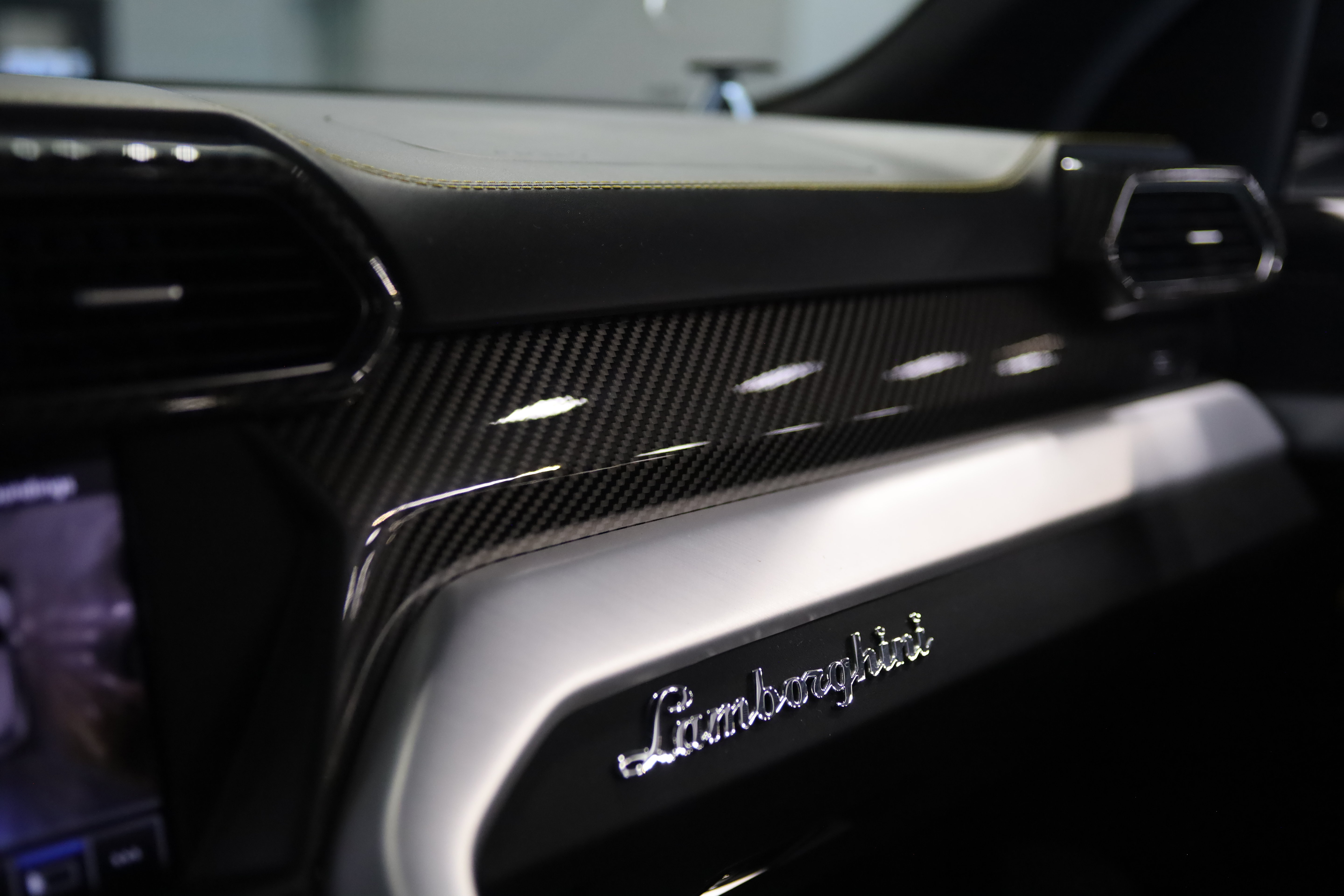 Used 2019 Lamborghini Urus AWD/4WD image 34