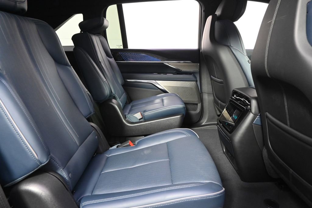 New 2025 Cadillac Escalade IQ Luxury 2 AWD/4WD image 18