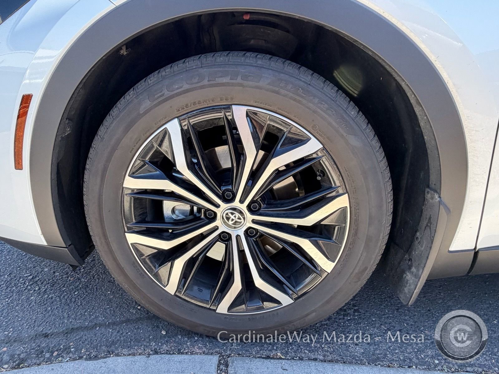 Used 2023 Toyota Crown Limited image 6