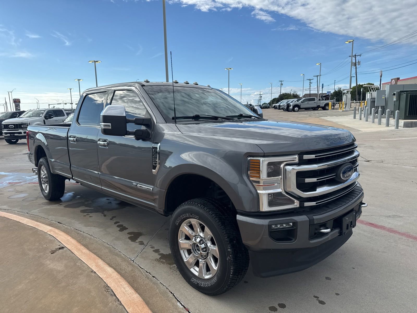 Used 2022 Ford F350 Platinum AWD/4WD image 3