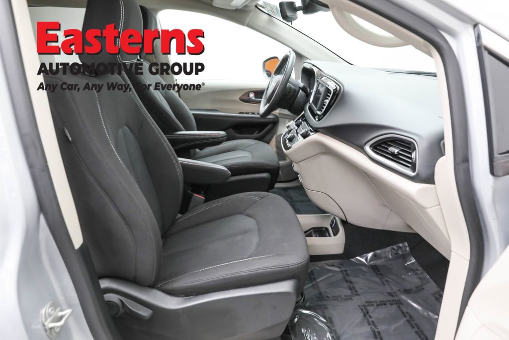 Used 2023 Chrysler Voyager LX FWD image 22