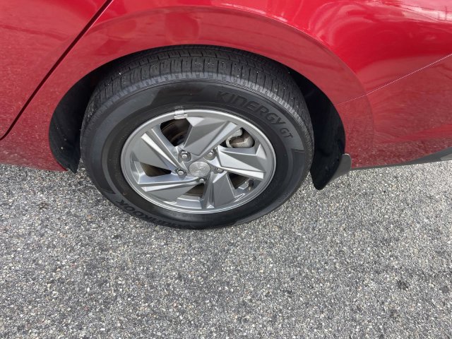 Certified 2024 Hyundai Elantra SE FWD image 12