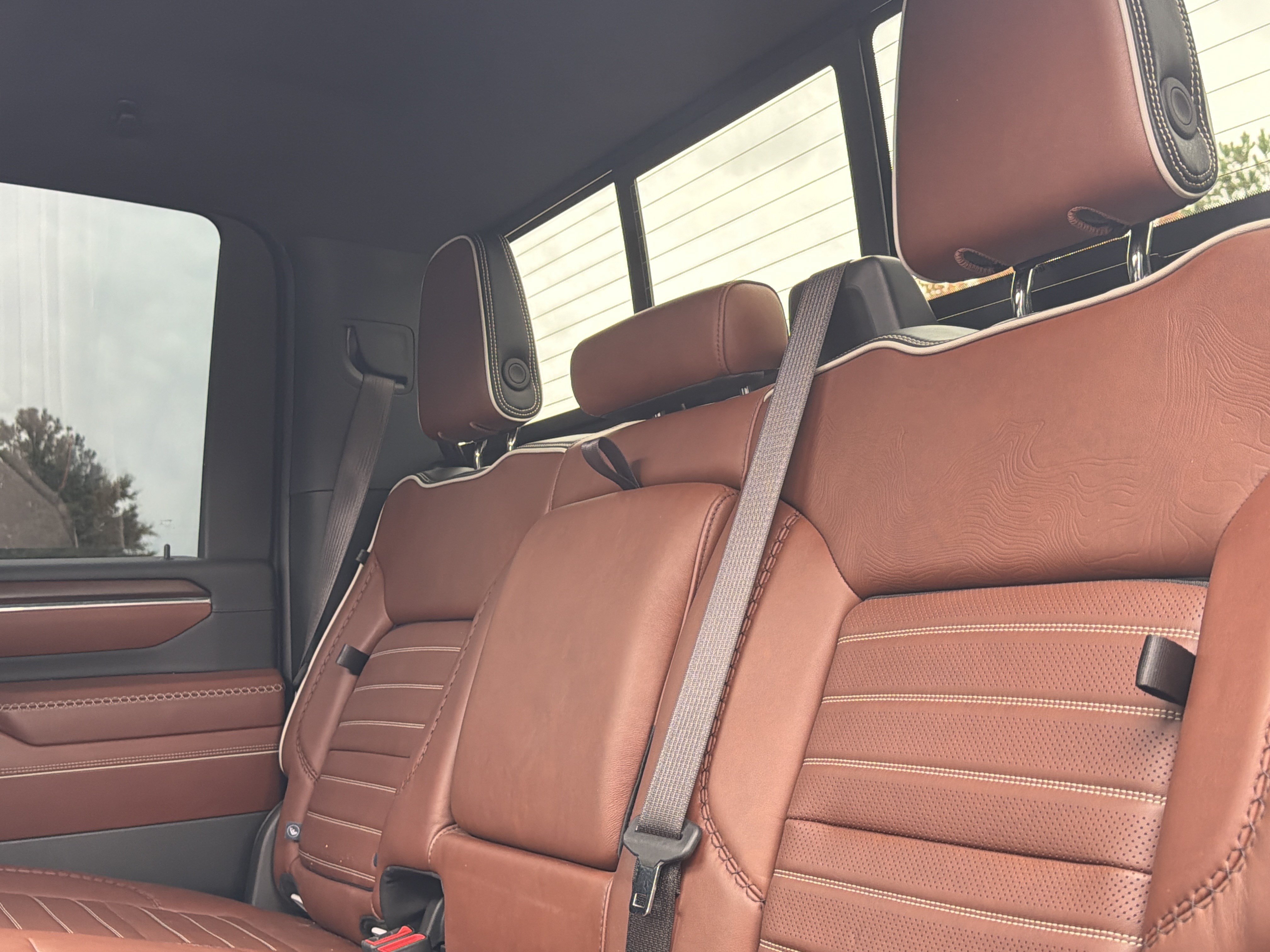 Used 2024 GMC Sierra 2500 Denali Ultimate AWD/4WD image 9