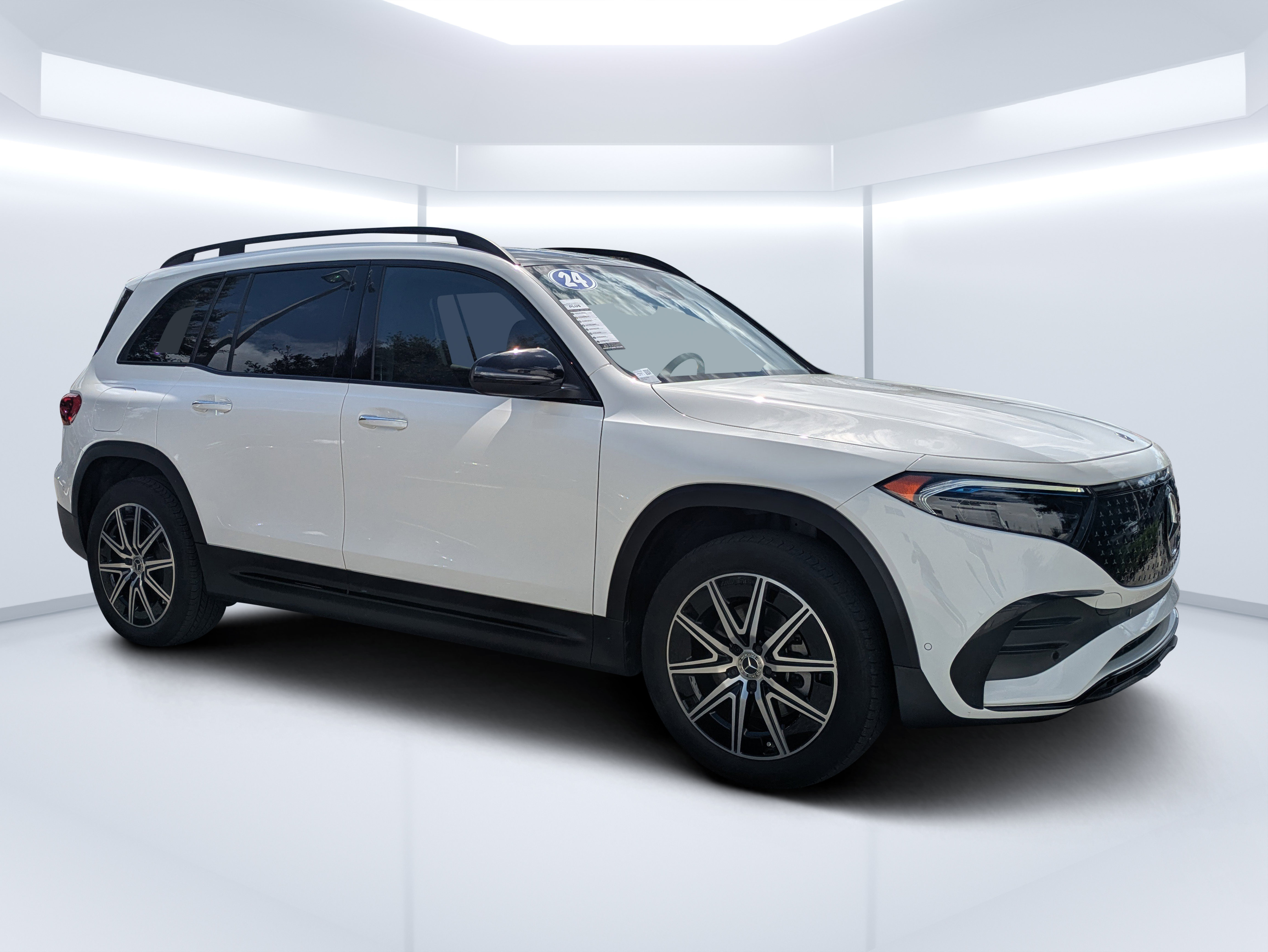 Used 2024 Mercedes-Benz EQB 350 4MATIC SUV image 2