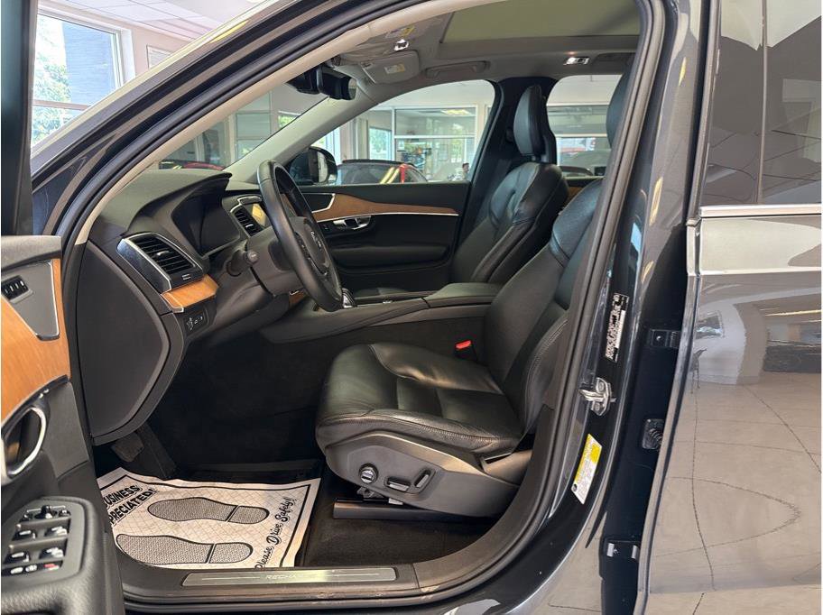 Used 2021 Volvo XC90 T8 Inscription Expression w/ Protection Package Premier AWD/4WD image 12