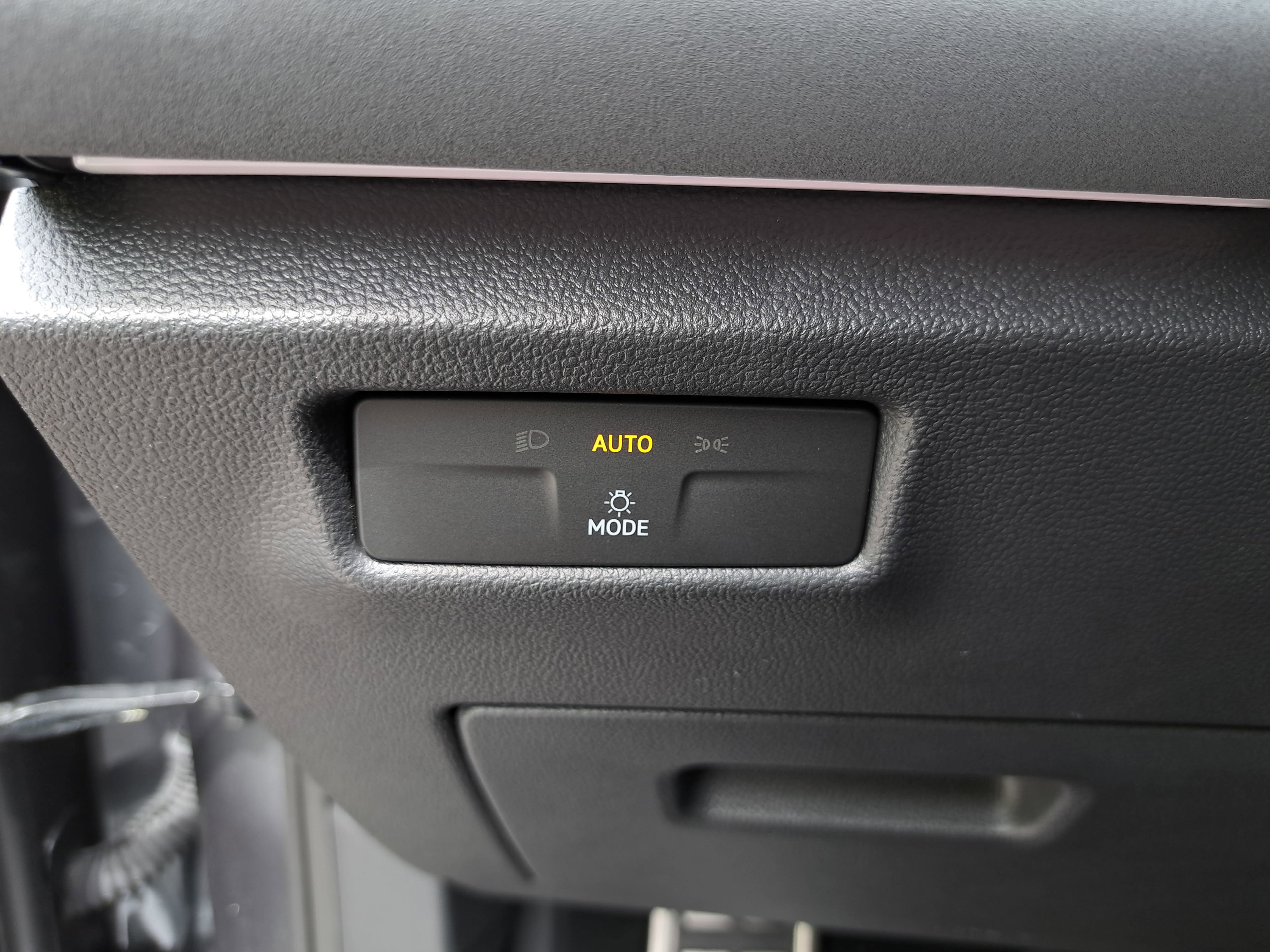 Used 2025 Volkswagen Tiguan SE R-Line image 25