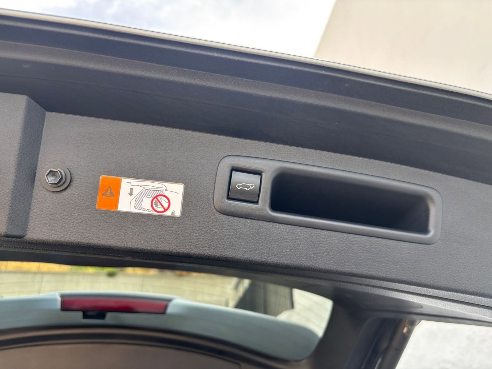 Used 2025 Toyota Highlander LE image 23