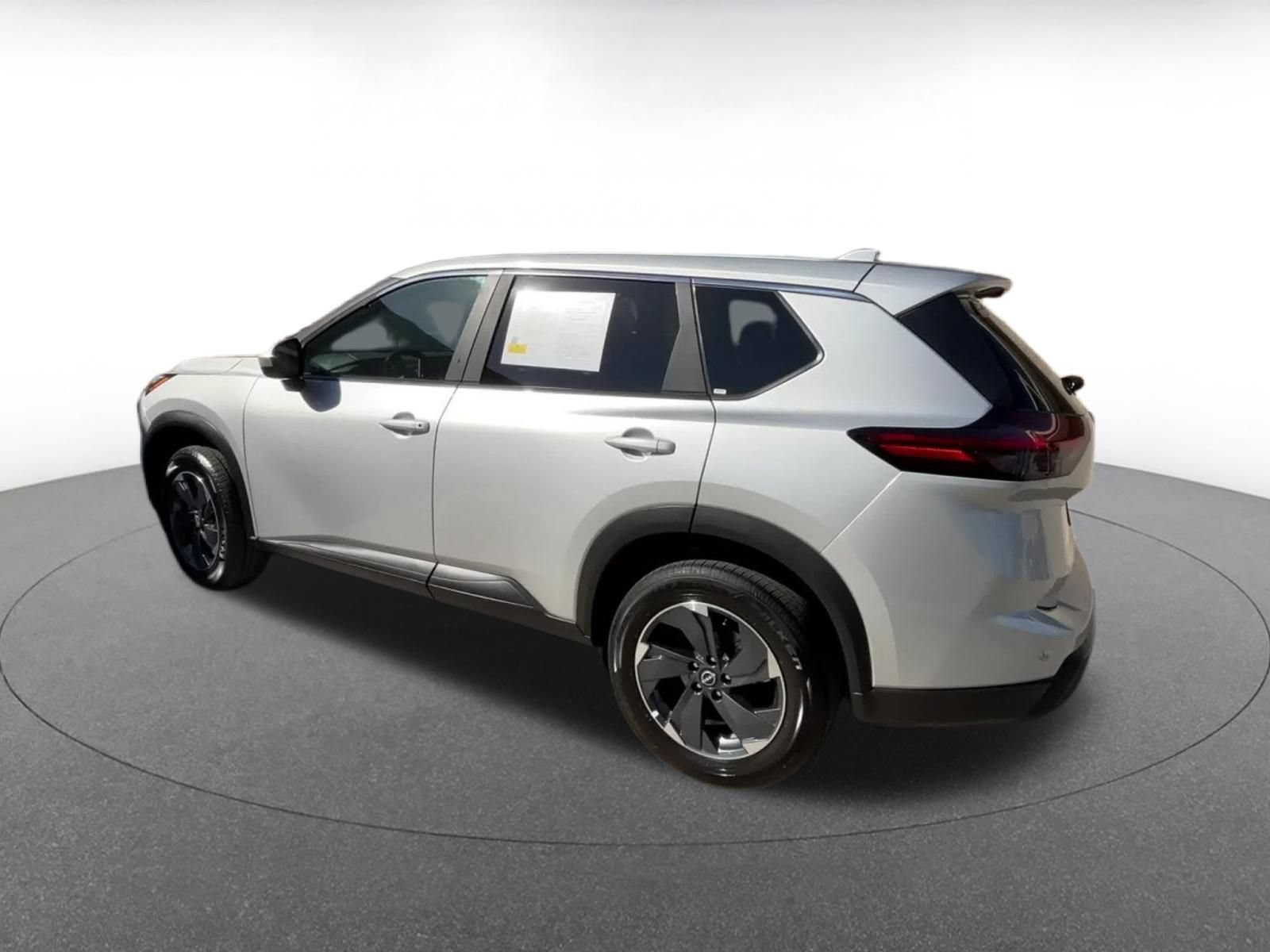 Used 2025 Nissan Rogue SV FWD image 10