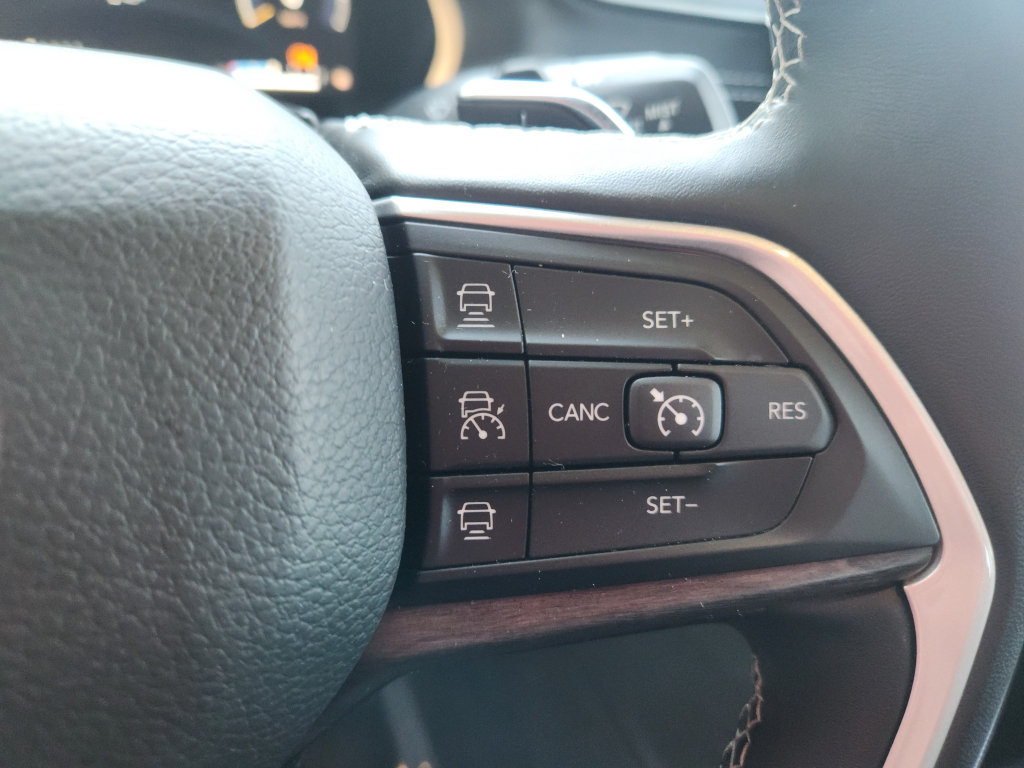 Used 2022 Jeep Grand Cherokee Limited AWD/4WD image 26