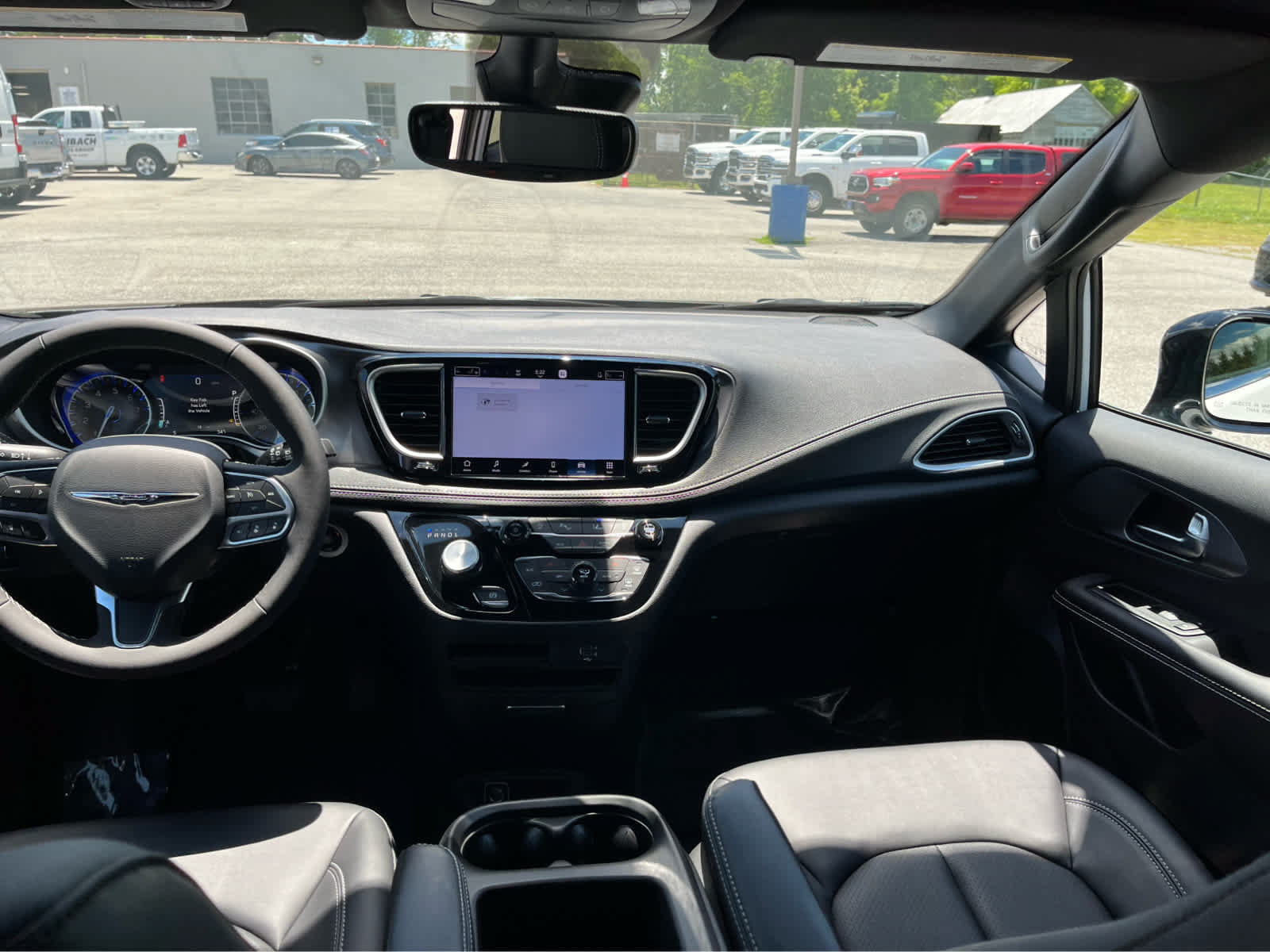 New 2026 Chrysler Pacifica Select FWD image 25