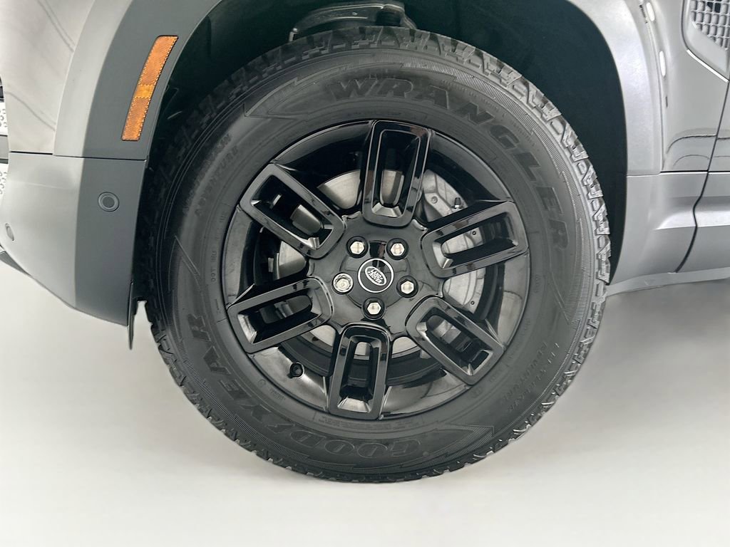 Used 2025 Land Rover Defender 110 S AWD/4WD image 29