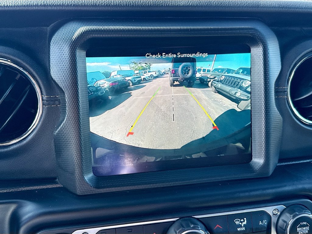 Used 2022 Jeep Wrangler Unlimited Sahara AWD/4WD image 15