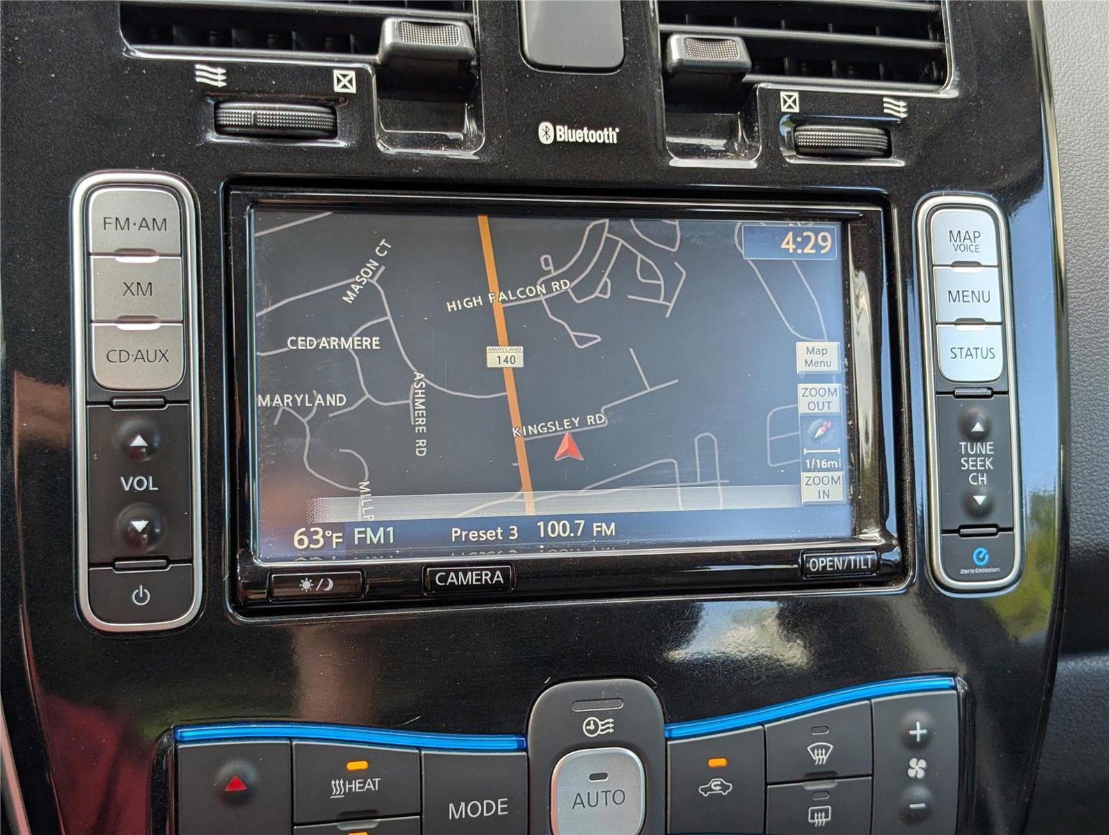 Used 2015 Nissan Leaf SL w/ Premium Package FWD image 28