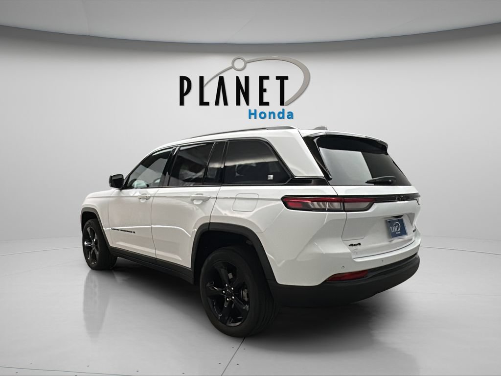 Used 2024 Jeep Grand Cherokee Limited w/ Black Appearance Package AWD/4WD image 7