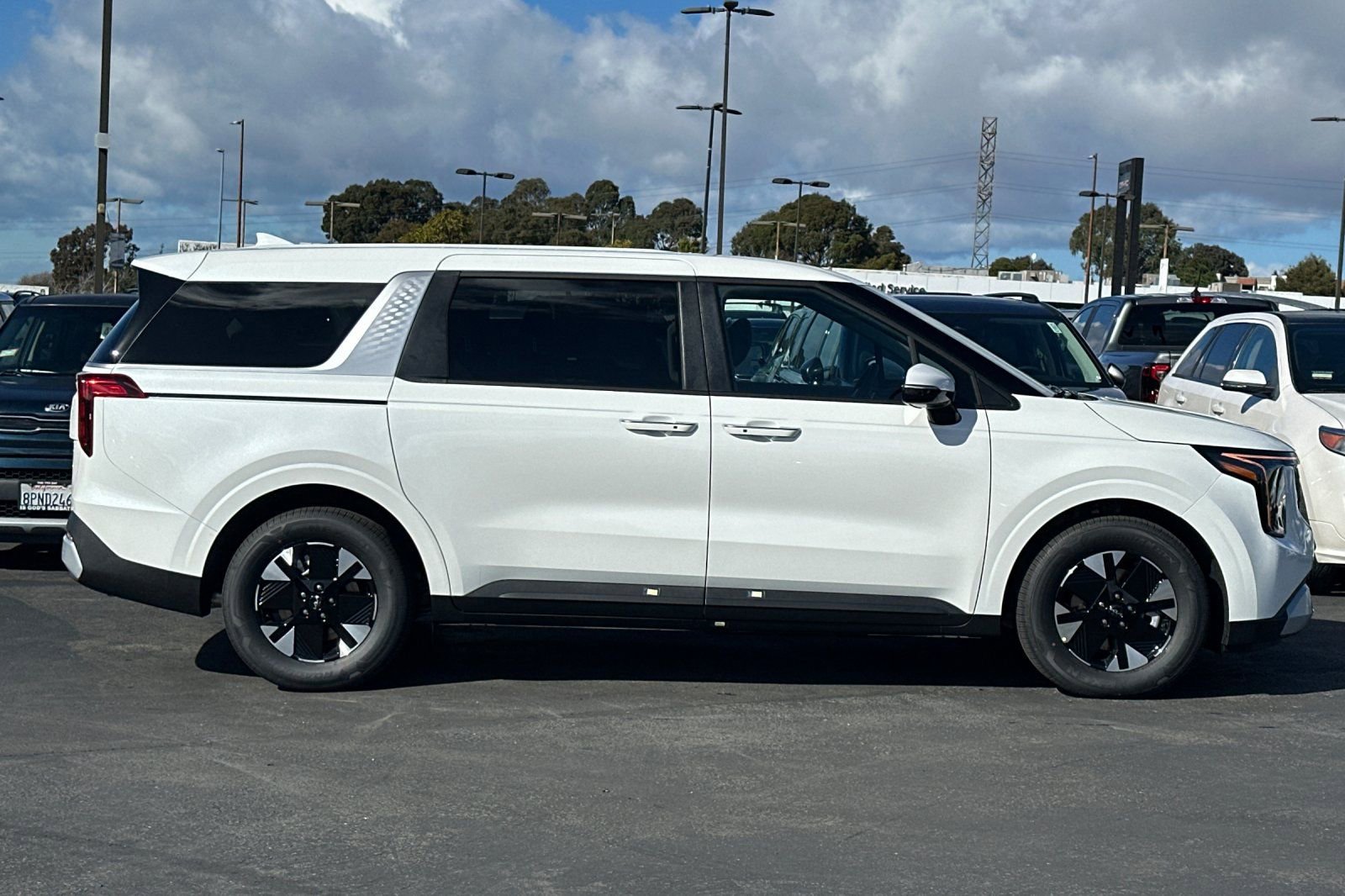 New 2026 Kia Carnival LXS image 3
