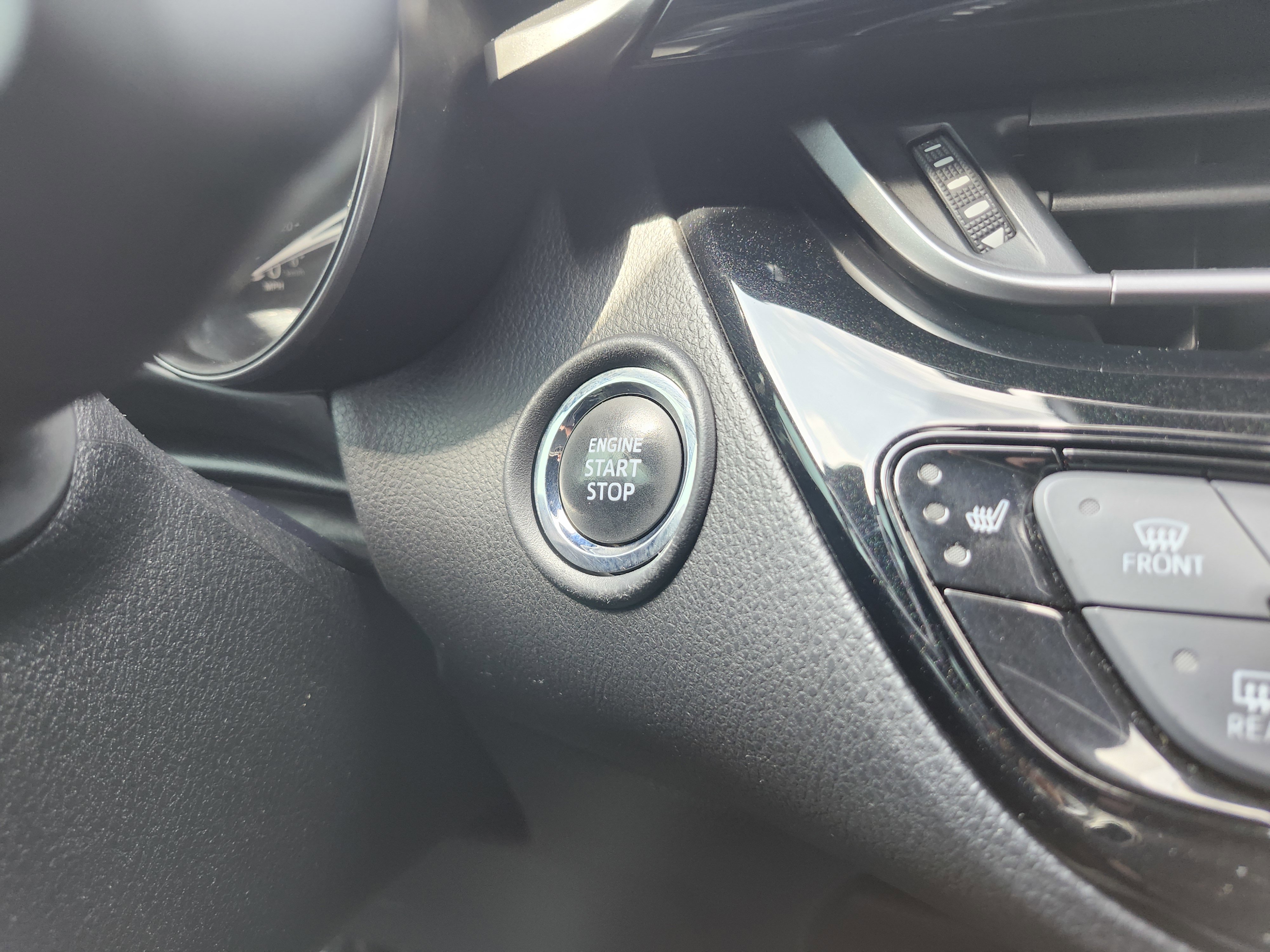 Used 2018 Toyota C-HR XLE image 6