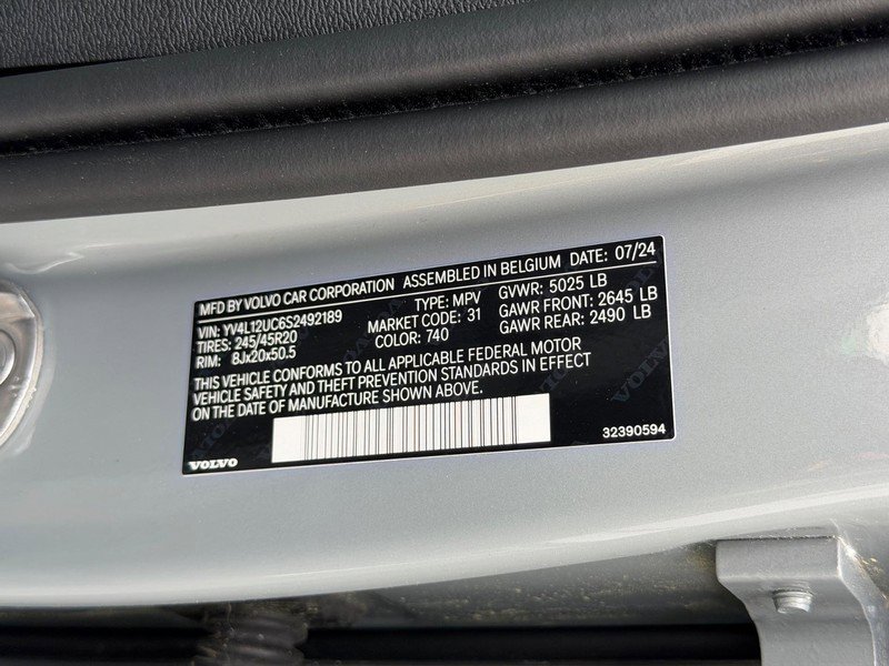 Certified 2025 Volvo XC40 B5 Plus AWD/4WD image 25