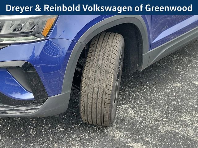 New 2024 Volkswagen Taos SE image 11