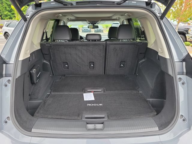 Used 2025 Nissan Rogue Platinum FWD image 9
