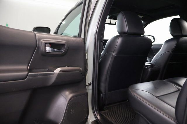 Used 2022 Toyota Tacoma TRD Sport w/ TRD Premium Sport Package AWD/4WD image 29