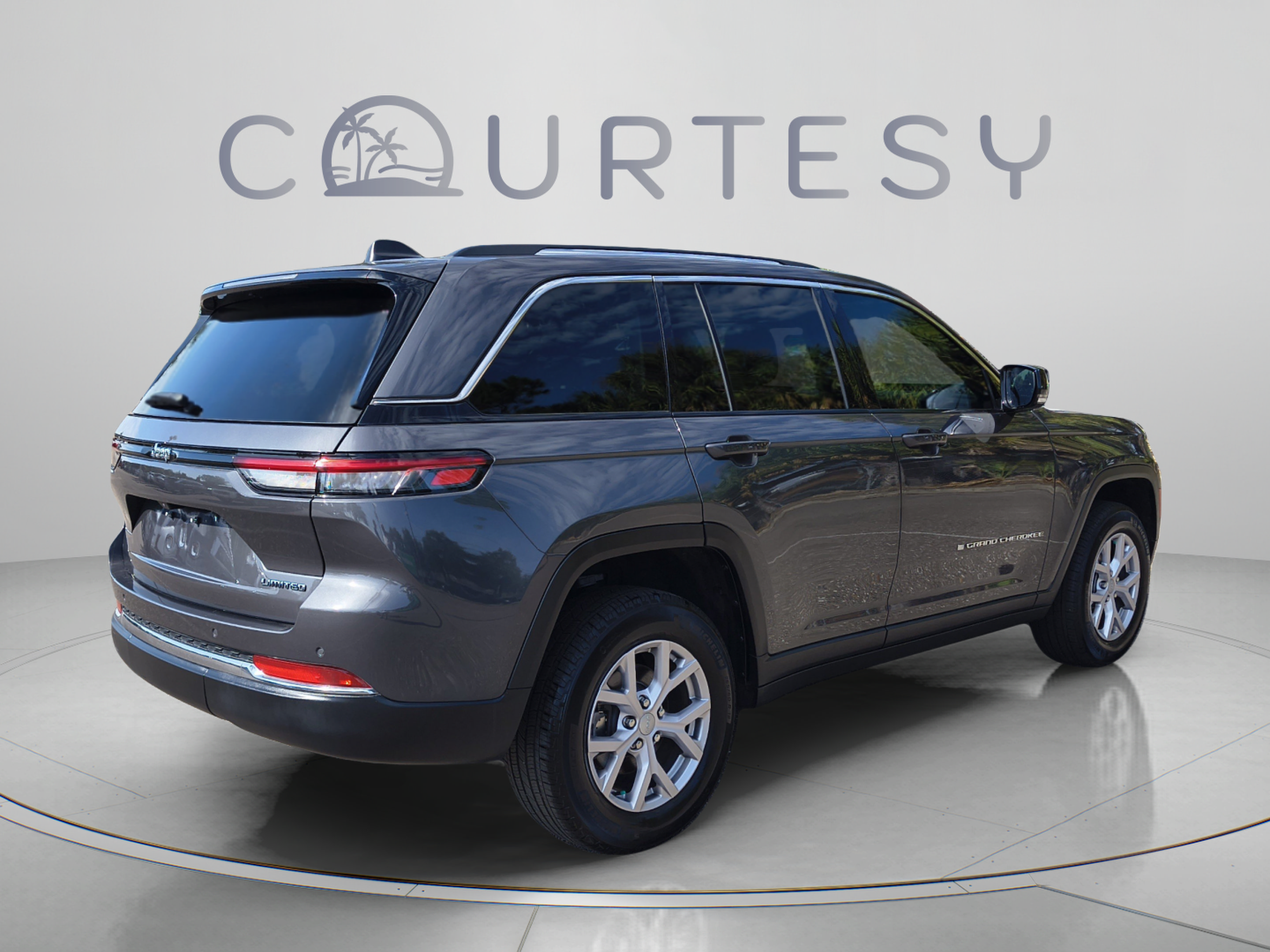 Used 2022 Jeep Grand Cherokee Limited RWD image 5