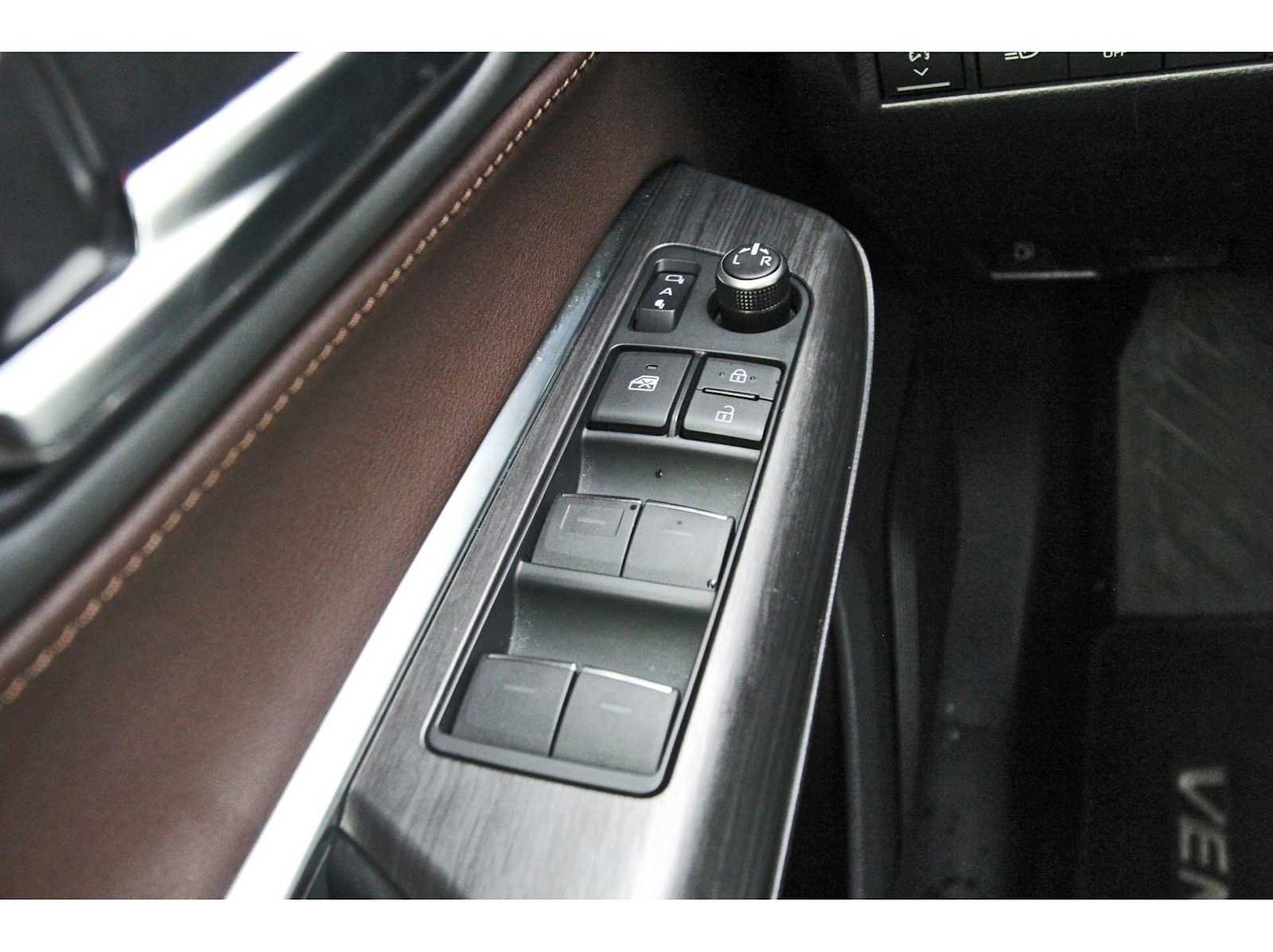 Used 2021 Toyota Venza Limited w/ Advanced Technology Package AWD/4WD image 18