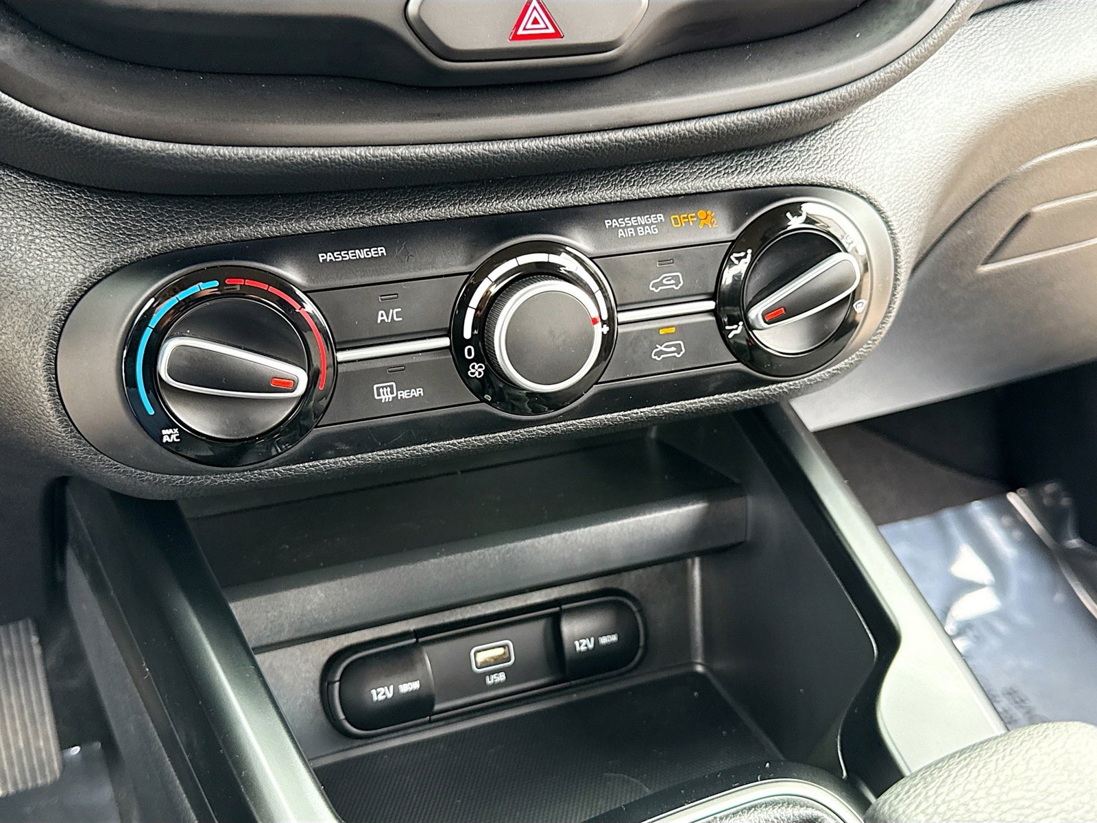 Used 2025 Kia Soul LX w/ LX Technology Package image 11