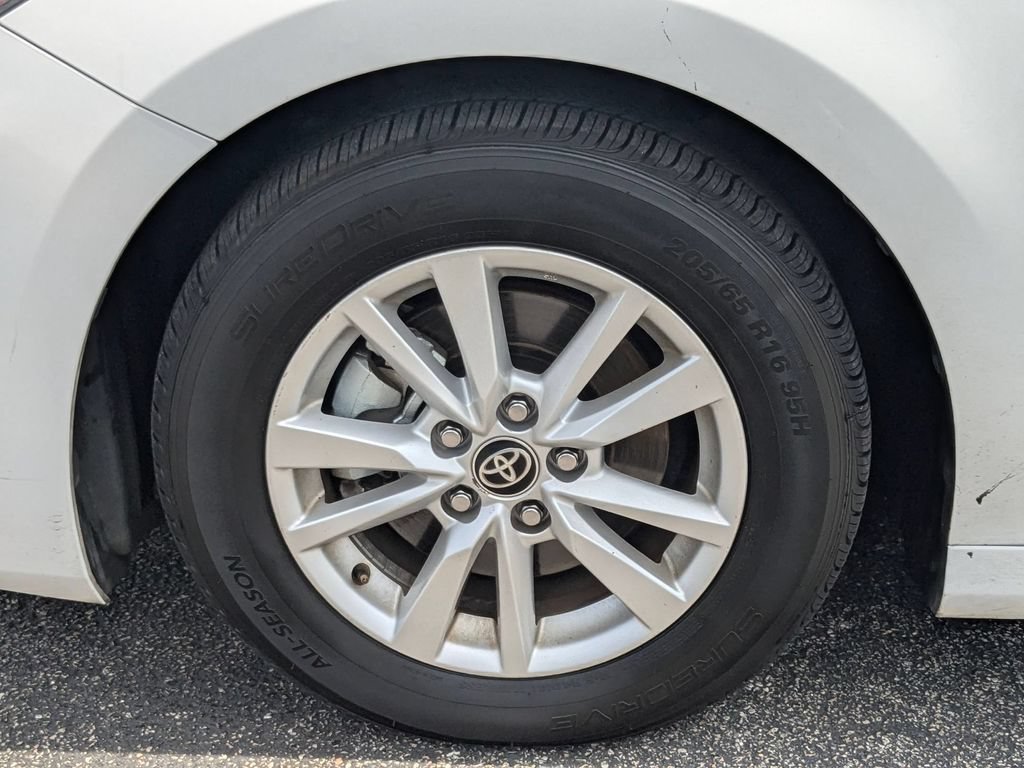 Used 2025 Toyota Camry LE FWD image 31