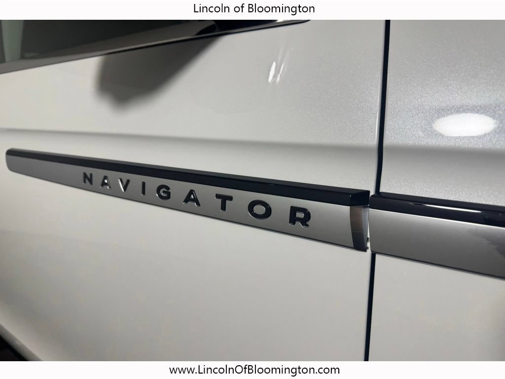 New 2026 Lincoln Navigator L Reserve AWD/4WD image 17