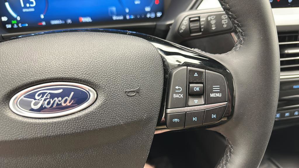 Used 2023 Ford Escape Platinum w/ Premium Technology Package AWD/4WD image 19