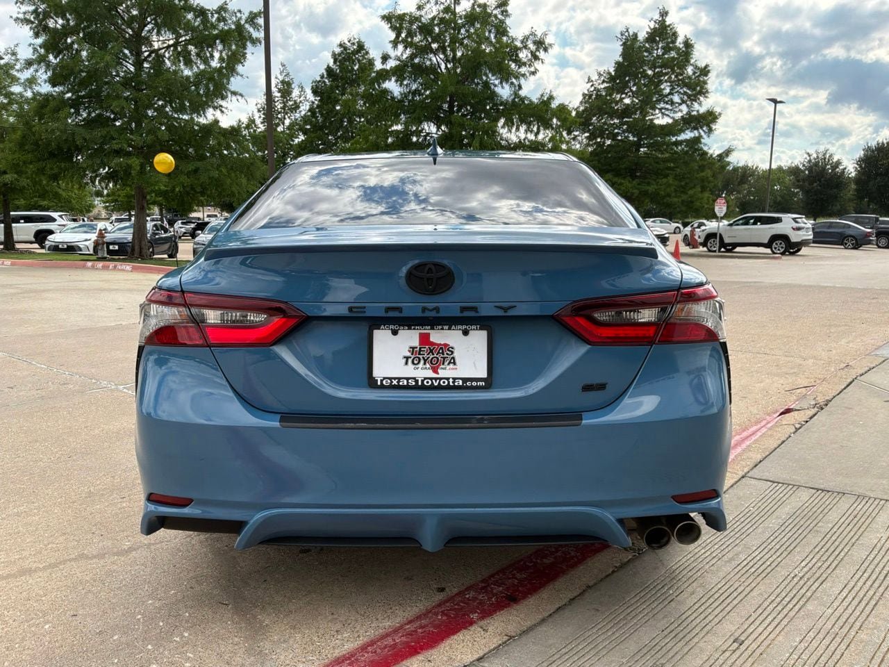 Used 2024 Toyota Camry SE FWD image 7