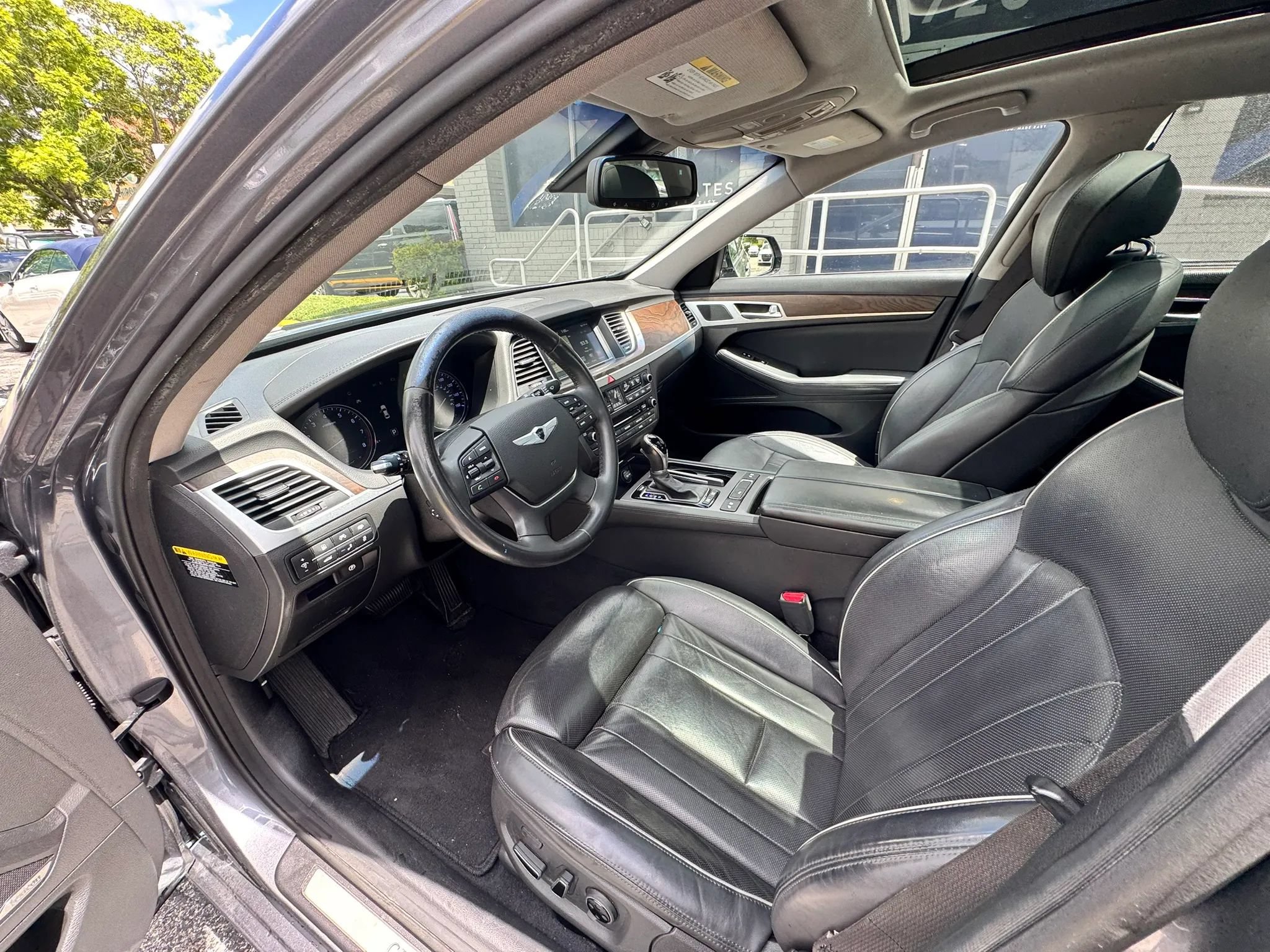 Used 2015 Hyundai Genesis 5.0 RWD image 12