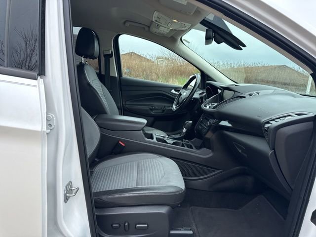 Used 2017 Ford Escape Titanium AWD/4WD image 16