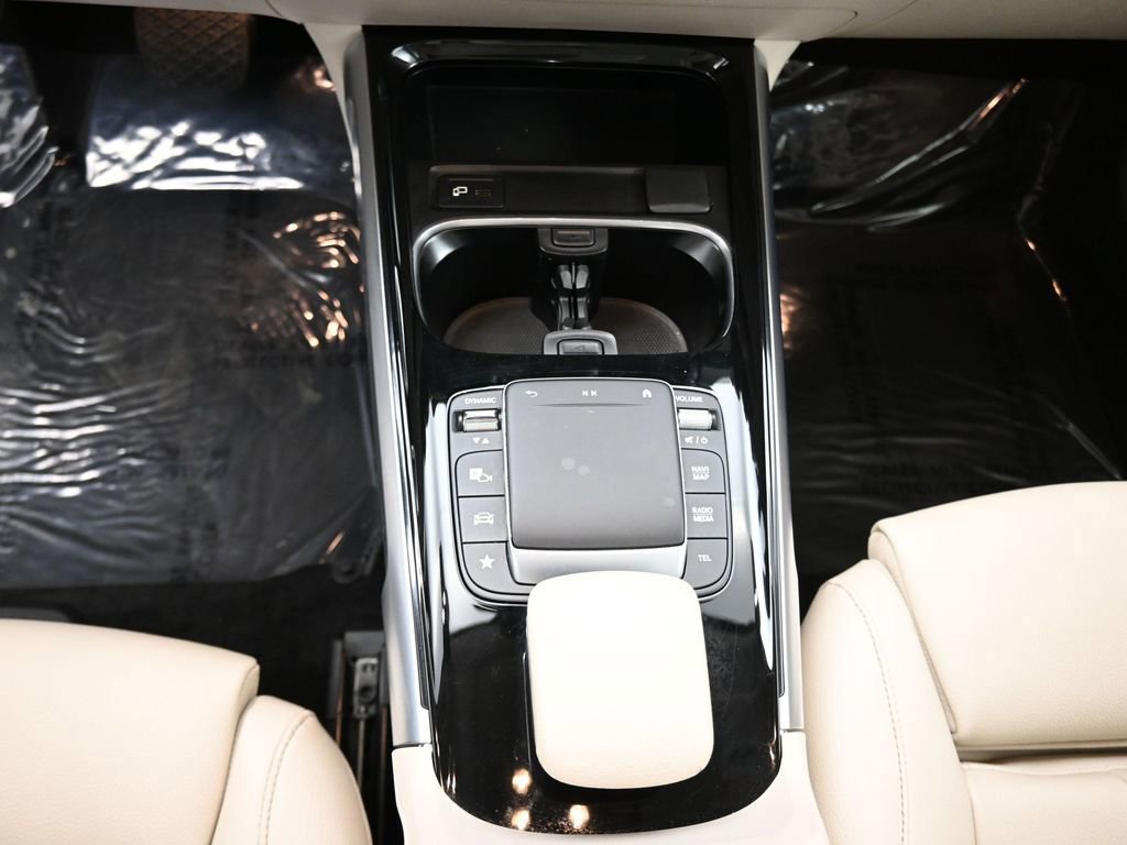 Used 2022 Mercedes-Benz GLB 250 image 10