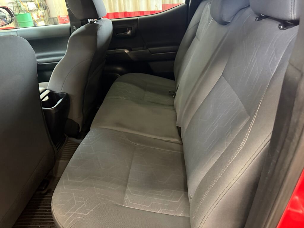 Used 2016 Toyota Tacoma TRD Sport image 11