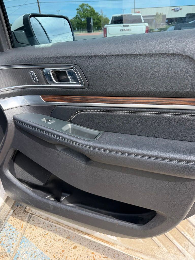 Used 2019 Ford Explorer Limited w/ Ford Safe & Smart Package FWD image 20