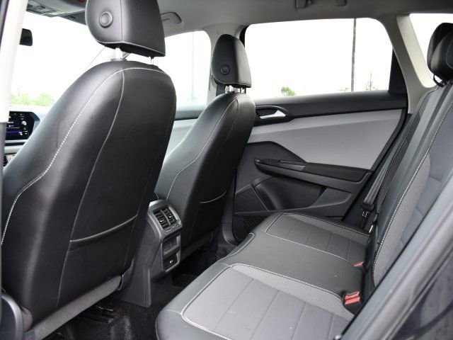 Used 2022 Volkswagen Taos SE FWD image 14